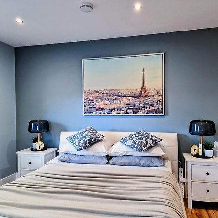 Master Bedroom With Ensuite Lucan Ngoại thất bức ảnh