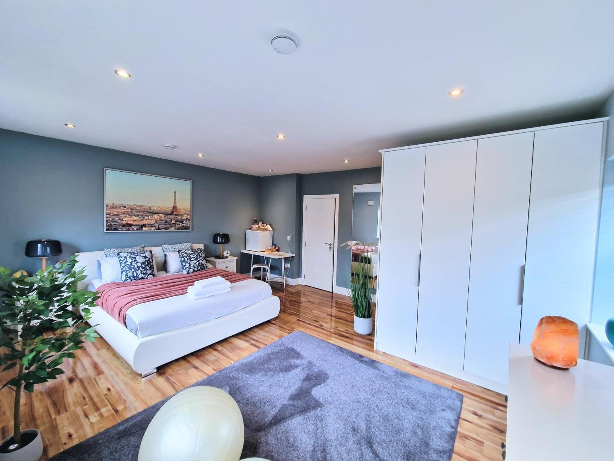 Master Bedroom With Ensuite Lucan Ngoại thất bức ảnh